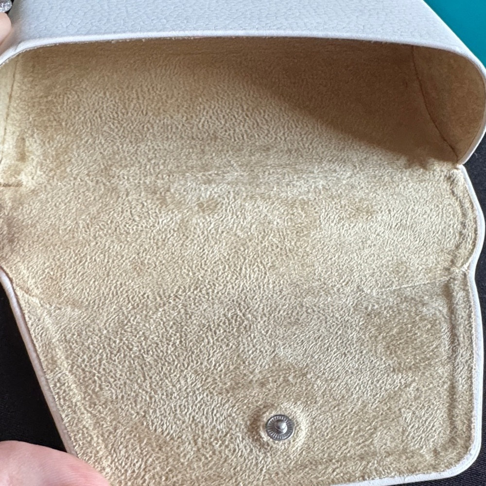 Michael Kors White Pebbled Leather Eyewear Case with Silver Logo - Picture 3 of 7